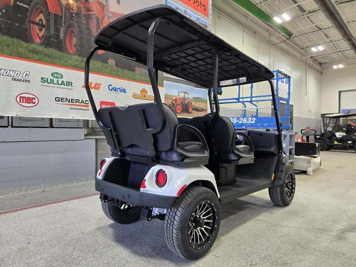 E-Z-GO Liberty Elite 4-Seat Electric Golf Cart Bright White, large image number 5