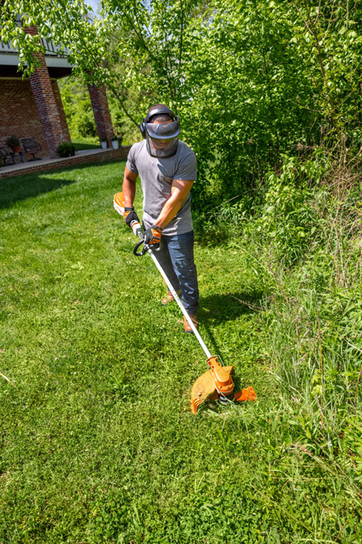 Stihl FSA 60 R Cordless Battery-Powered Line Trimmer Kit, large image number 8