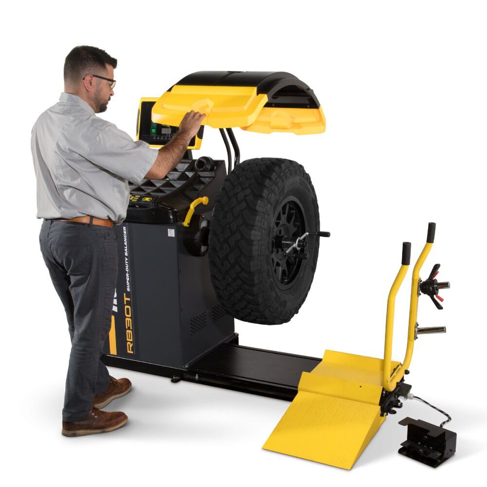 Ranger RB30T Heavy-Duty Truck Wheel Balancer with Deluxe Adapter Kit, large image number 4