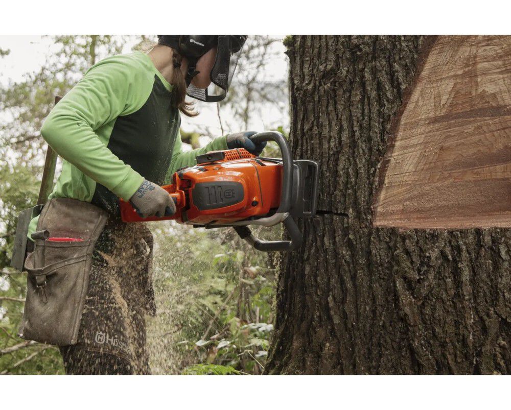 Husqvarna 592 XP 24 Inch and X-Cut C83 Chain 7.6HP Gas-Powered Chainsaw, large image number 8