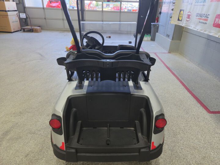 E-Z-GO RXV Valor S+ 2-Person Gas Golf Cart Platinum, large image number 10