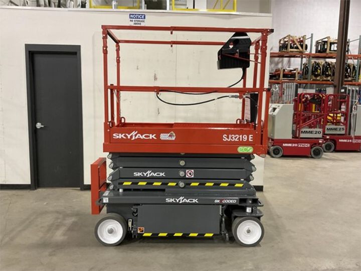 Skyjack 19' 500 lbs DC Electric Scissor Lift with E-Drive, large image number 9