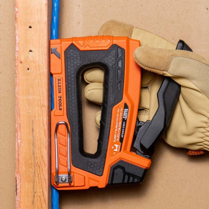 Klein Tools Loose Cable Stapler with 19/32 Inch and 31/64 Inch Insulated Staples, large image number 5