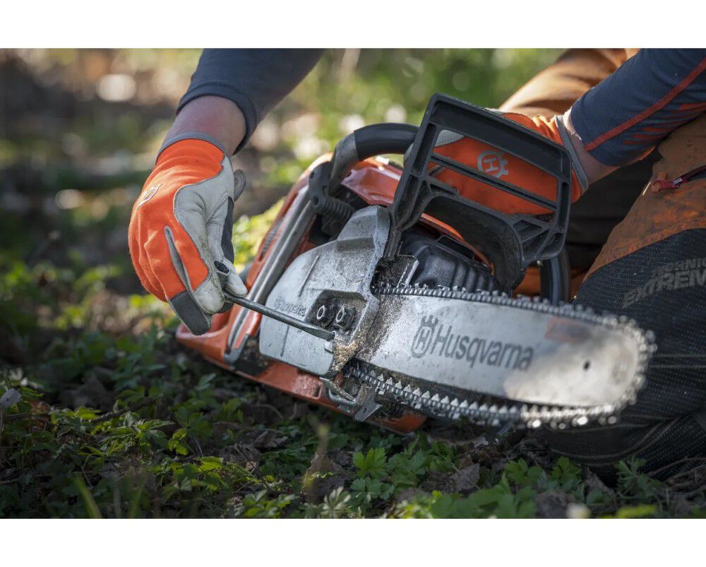 Husqvarna 365 24 Inch and C83 Chain 4.9HP Gas-Powered Chainsaw, large image number 6