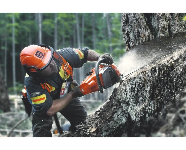 Husqvarna 572 XP 32 Inch and H83 Chain 5.8HP Gas-Powered Lightweight Chainsaw, large image number 18