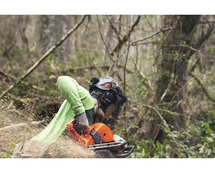 Husqvarna 585 28 Inch and C85 Chain 6.9HP Gas-Powered Chainsaw, large image number 13