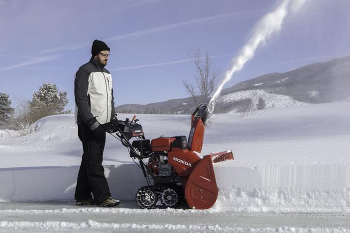 Honda 13HP 32 Inch Two Stage Track Drive Snow Blower - Electric Start, large image number 1