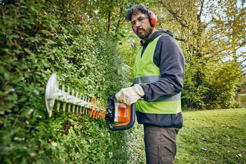 Stihl HSA 100 Commercial-Grade Battery-Powered Hedge Trimmer (Bare Tool), large image number 3