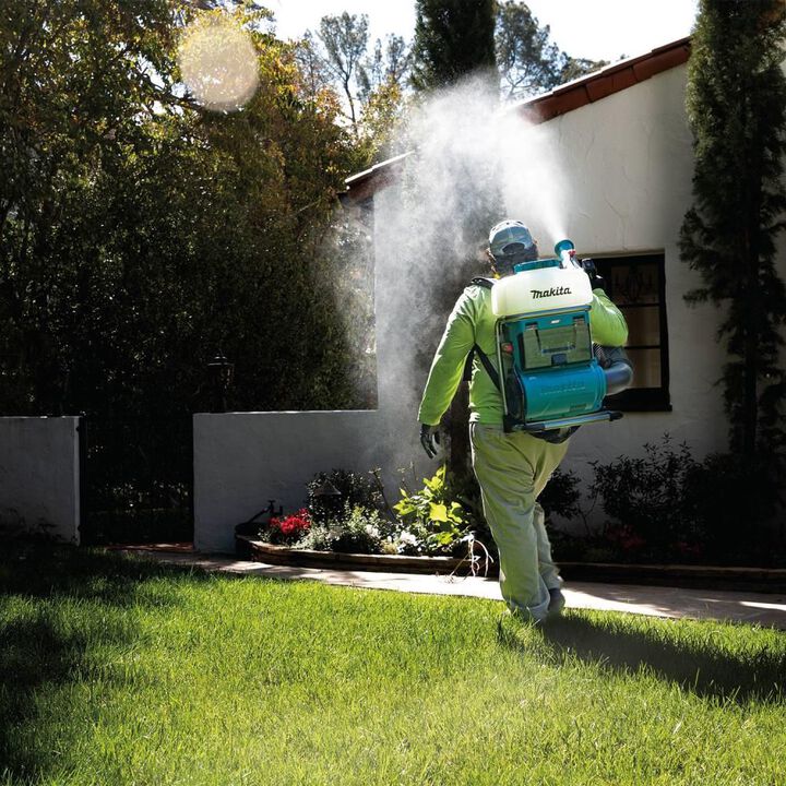 Makita 40V max XGT Brushless 4 Gallon Backpack Mist Blower 8Ah Kit, large image number 4