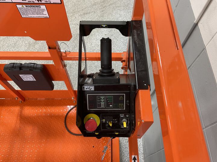 JLG ES3246 32 Foot Electric Slab Scissor Lift, large image number 11