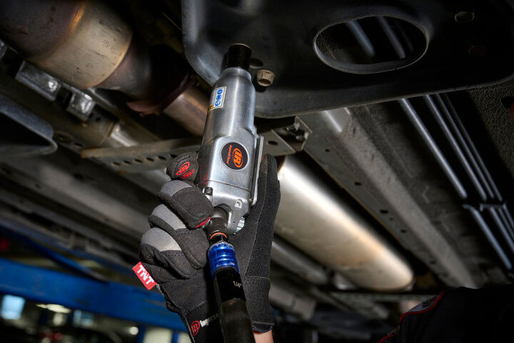 Ingersoll Rand 3/8 Inch Air Inline Impact Wrench 200 Ft-Lb, large image number 2