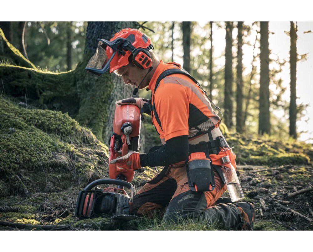 Husqvarna 585 32 Inch and C83 Chain 6.9HP Gas-Powered Chainsaw, large image number 8