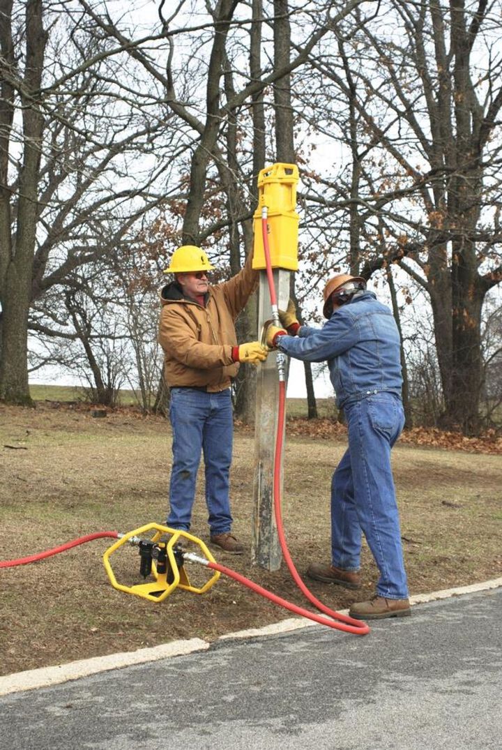 Rhino Tool PD 140G - 140 LB Pneumatic Guard Rail Post Driver 4inx6in Chuck, large image number 1
