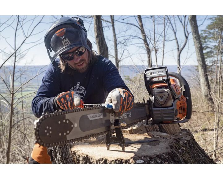 Husqvarna 592 XP 24 Inch and X-Cut C83 Chain 7.6HP Gas-Powered Chainsaw, large image number 9