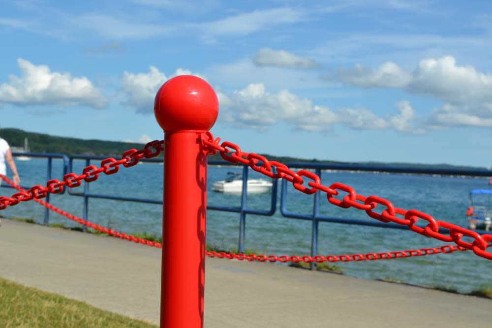 Mr Chain 2 In. (#8 51mm) x 500 Ft. Red Plastic Barrier Chain, large image number 2
