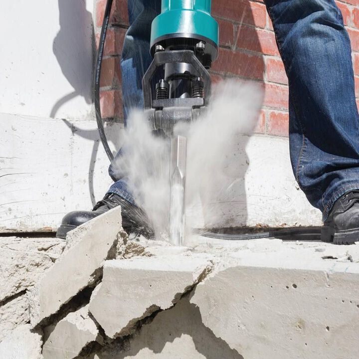 Makita 70 lb. Advanced AVT Breaker Hammer, large image number 8
