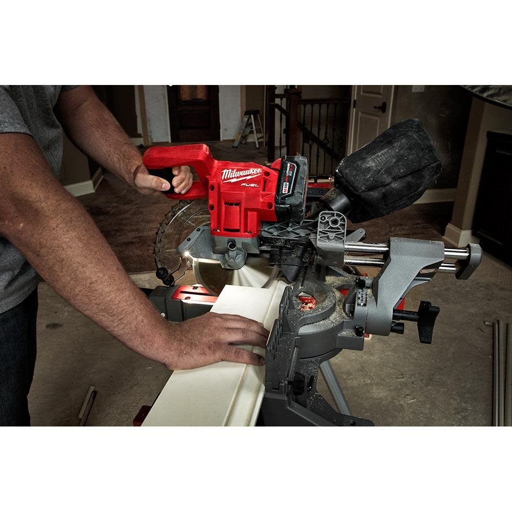 Milwaukee M18 FUEL 7-1/4 in. Dual Bevel Sliding Compound Miter Saw Kit, large image number 17