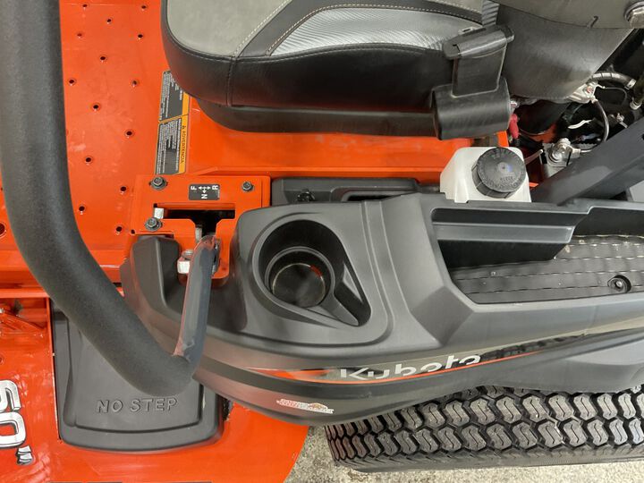 Kubota Z422KWTNC-60 60 Inch Kawasaki Engine Gas Powered Zero-Turn Mower, large image number 11
