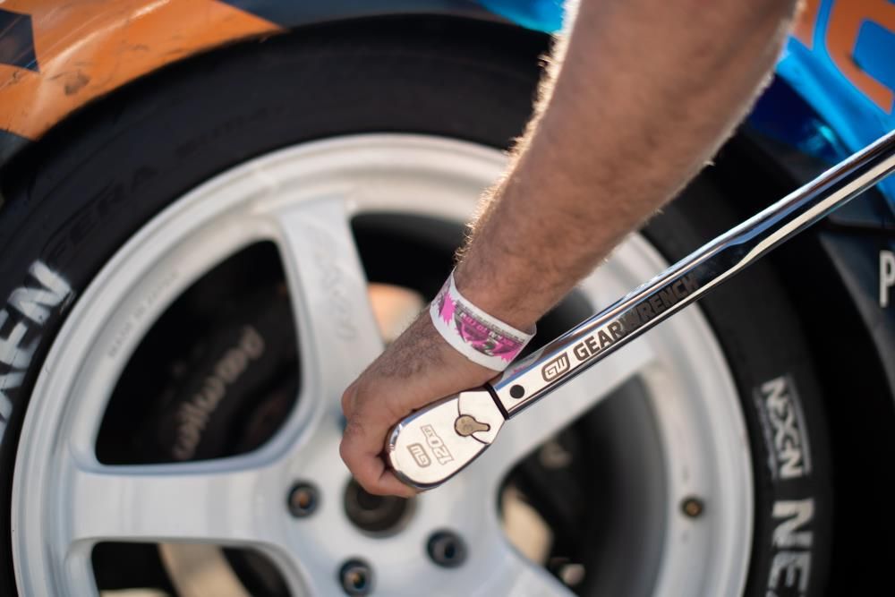 GEARWRENCH 1/2in Drive 120XP Micrometer Torque Wrench 30-250 Ft/Lbs, large image number 10