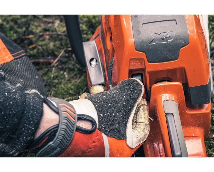 Husqvarna 592 XP 32 Inch and X-Cut C83 Chain 7.6HP Gas-Powered Chainsaw, large image number 14
