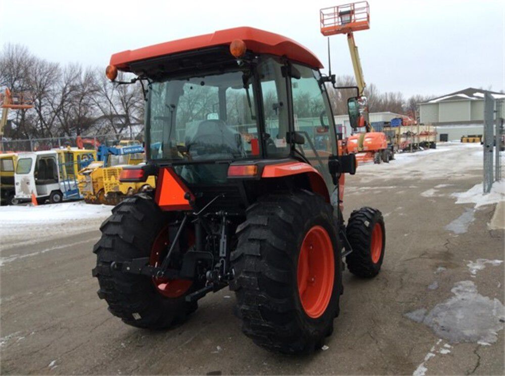 Kubota 40HP Deluxe Utility Tractor - 4WD - Cab with Heat and A/C, large image number 7
