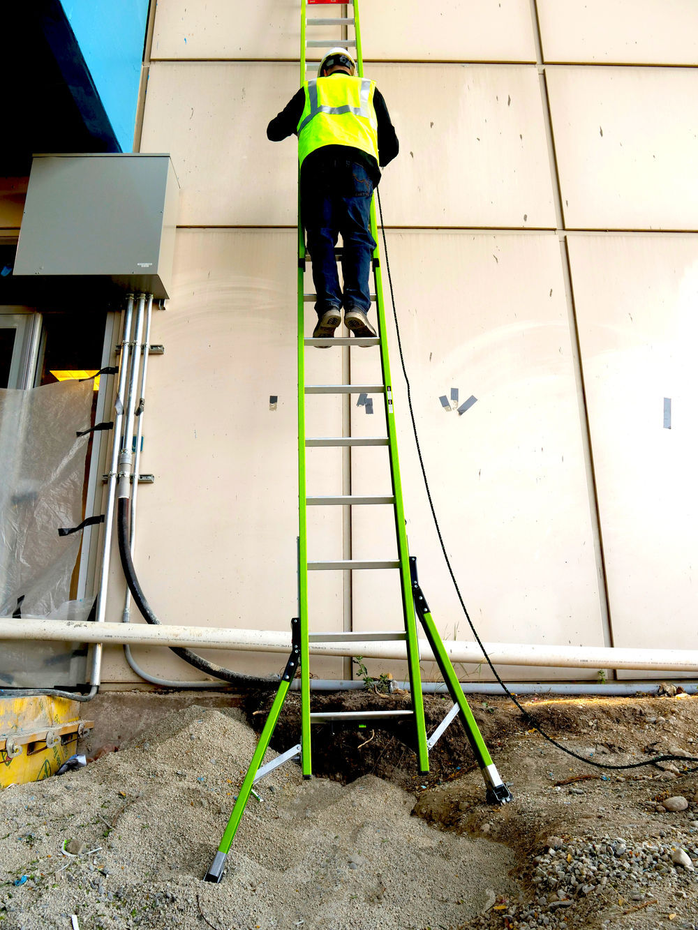 Little Giant Safety HyperLite SumoStance 24 ft Type IA Fiberglass Extension Ladder, large image number 16