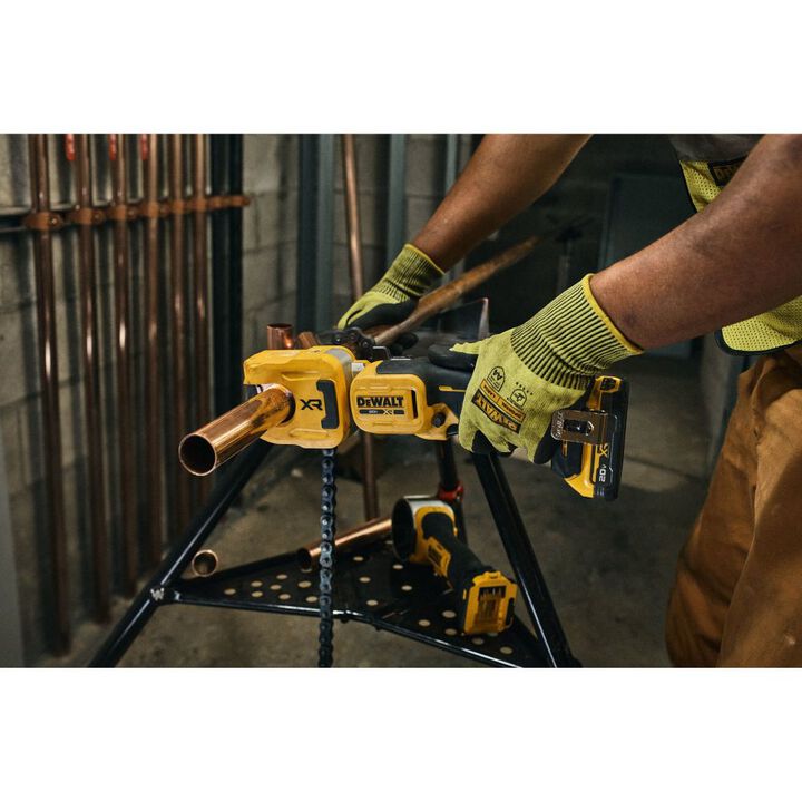 DEWALT 20V MAX XR 1-1/4 Inch Copper Tubing Cutter Kit, large image number 4