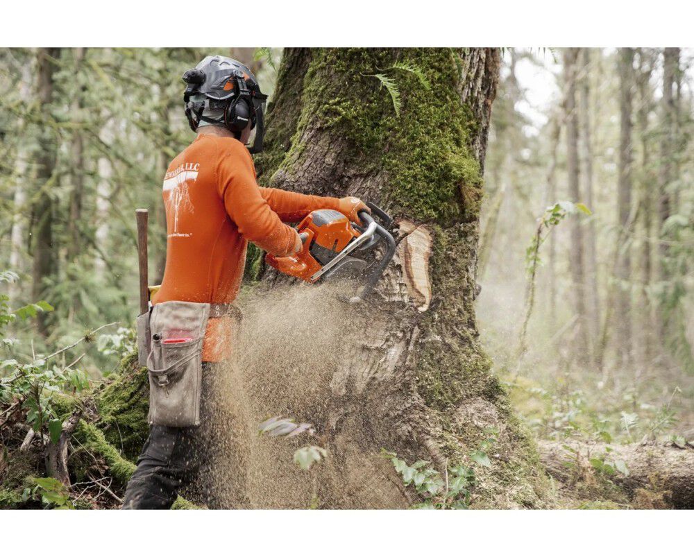 Husqvarna 592 XP 20 Inch and C83 Chain 7.6HP Gas-Powered Chainsaw, large image number 6