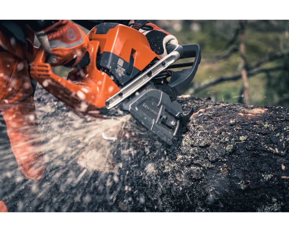 Husqvarna 592 XP G 28 Inch and C85 Chain 7.6HP Gas-Powered Chainsaw, large image number 19
