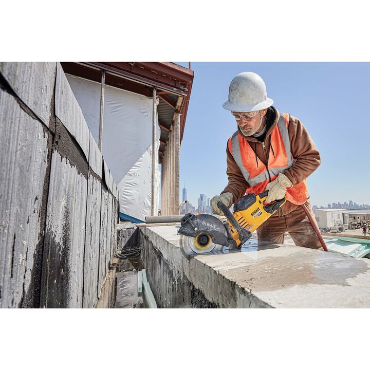 DEWALT 60V MAX 7-1/4 Inch Cordless Saw & 20/60V MAX 12Ah Battery Bundle, large image number 20