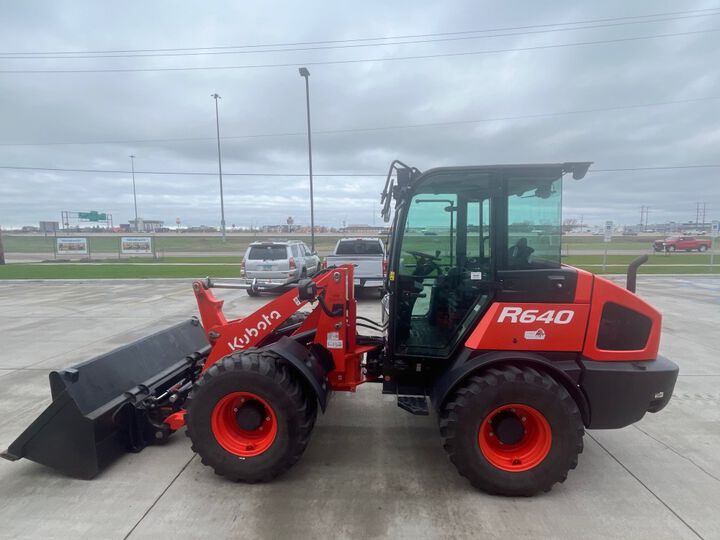 Kubota R640R3 64HP Gasoline-Powered Wheel Loader - Used 2022, large image number 3