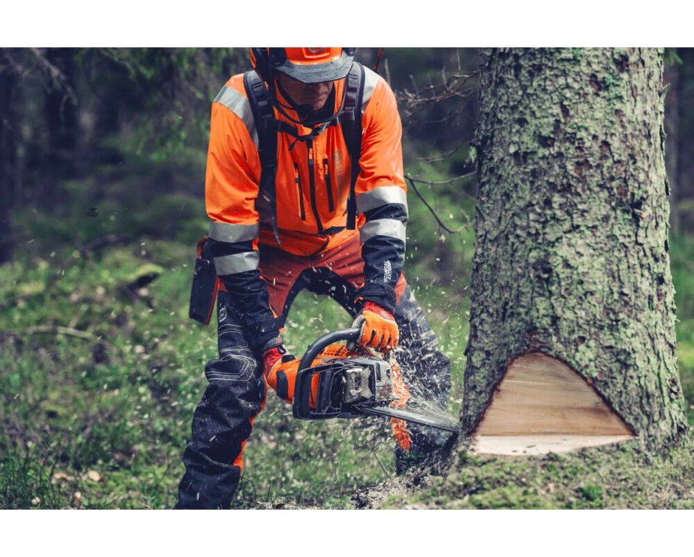 Husqvarna 564 XP Fuel Injected 28 Inch US X-Tough Light RSN C85 Chainsaw, large image number 3