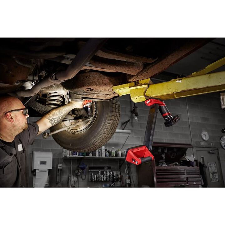Milwaukee M12 Underbody Light, 12V 4Ah & 2Ah Battery Starter Kit Bundle, large image number 9
