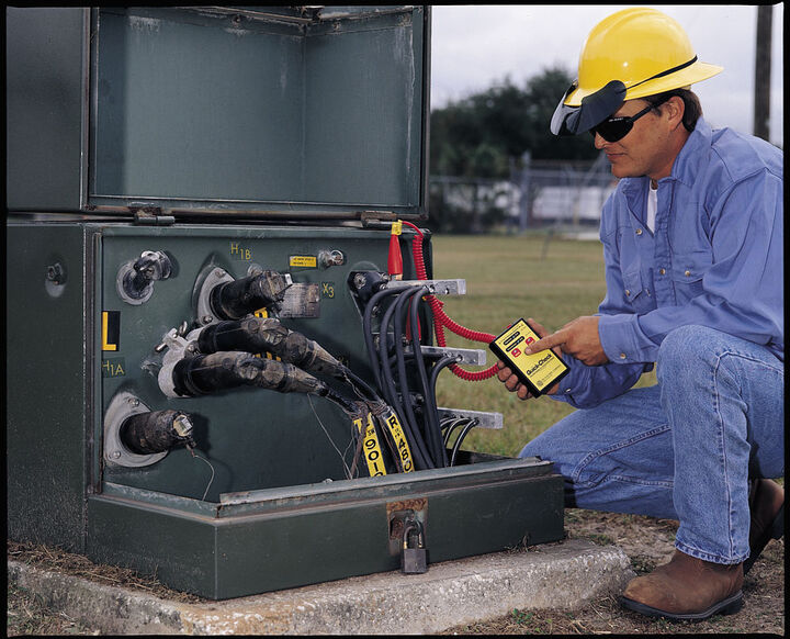 Greenlee Quick-Check Transformer and Capacitor Tester, Manual Self-Test, large image number 2