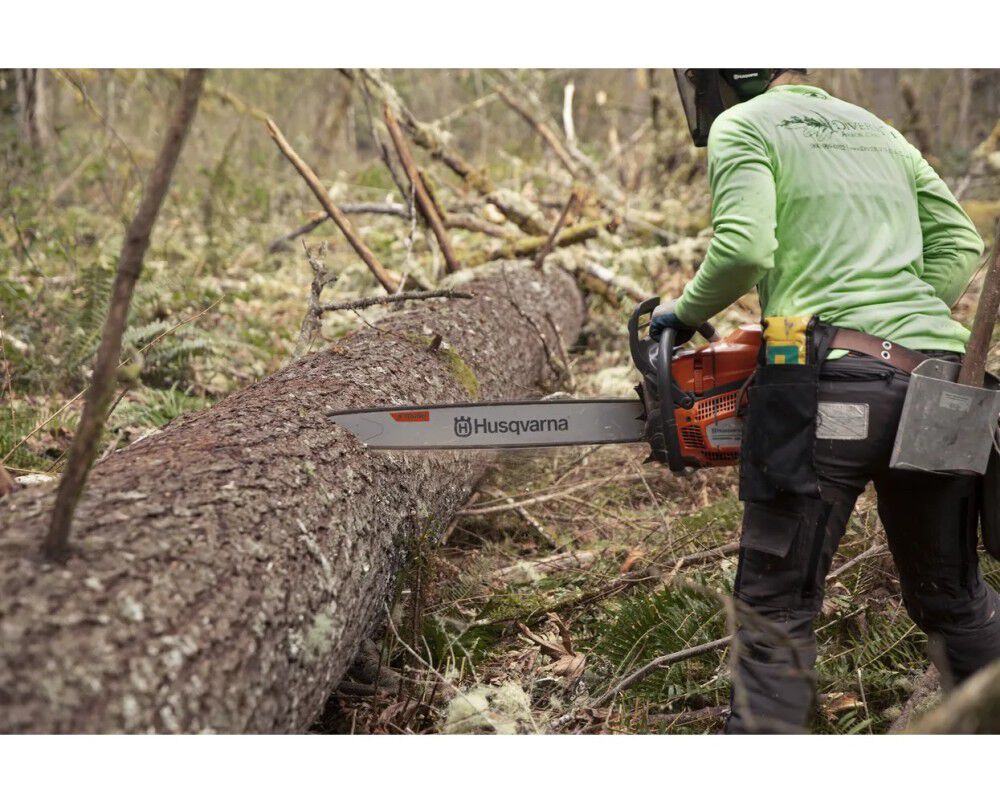 Husqvarna 585 28 Inch and C85 Chain 6.9HP Gas-Powered Chainsaw, large image number 9