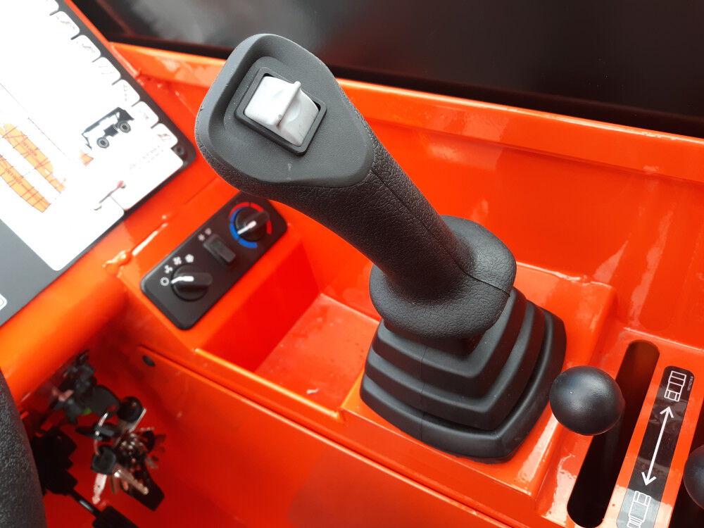 JLG SkyTrak 8042 Telehandler Max Lift Weight 8000 Lb. and Height 41' 11in, large image number 18