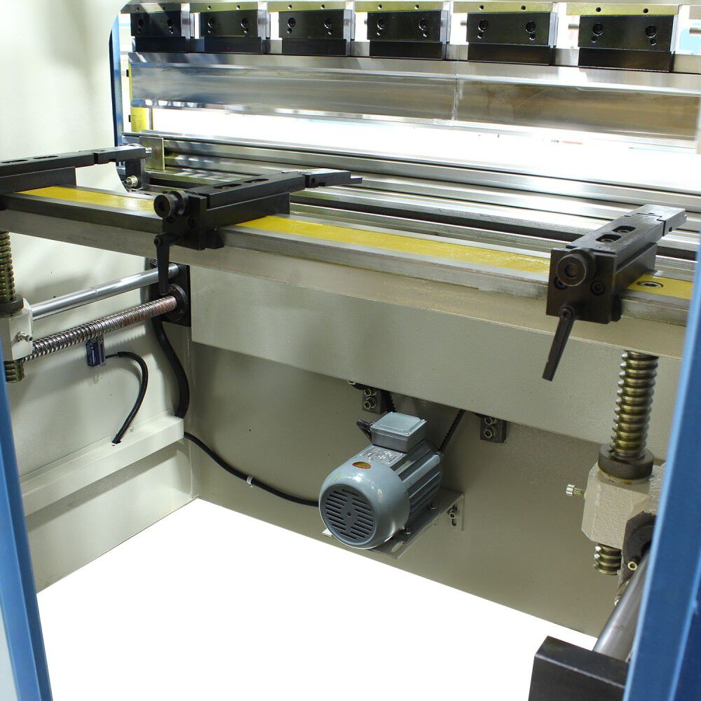 Baileigh BP-3305CNC Hydraulic Press Brake 63in 33 Ton, large image number 2