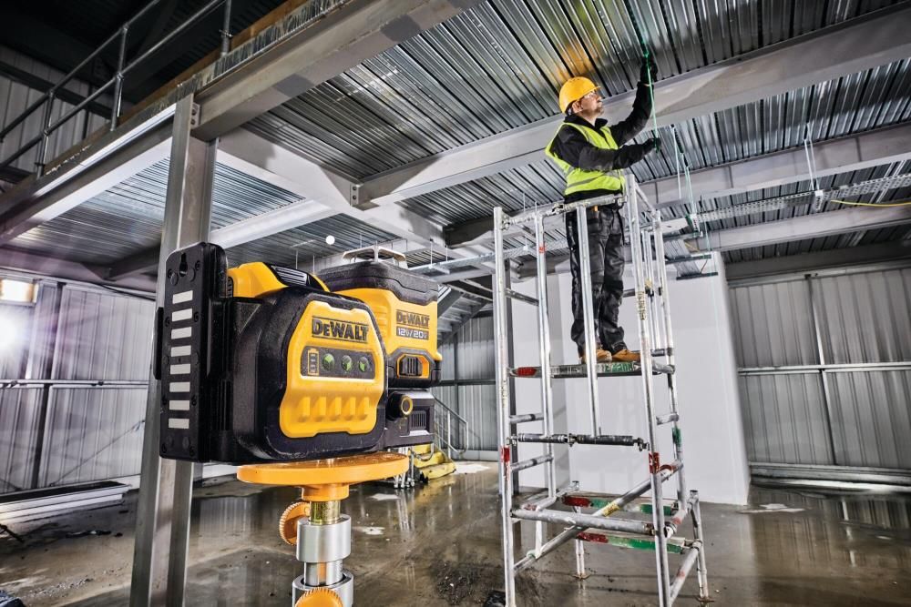 DEWALT 20V 3 x 360 Green Laser with Battery and Charger, large image number 2