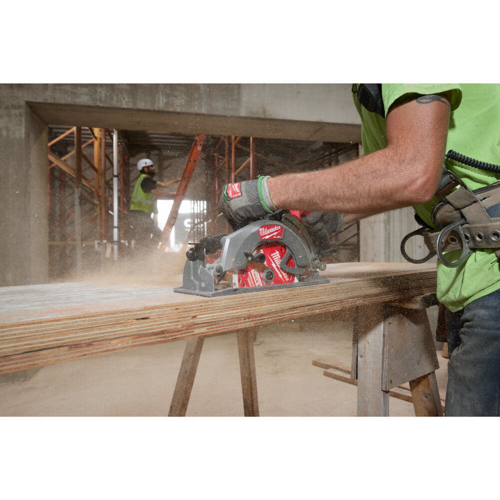 Milwaukee M18 FUEL 7-1/4 Inch Rear Handle Circular Saw with ONE-KEY Kit, large image number 9