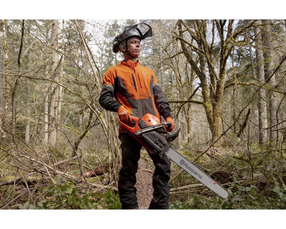 Husqvarna 585 32 Inch and H83 Chain 6.9HP Gas-Powered Chainsaw, large image number 3