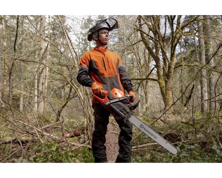 Husqvarna 585 32 Inch and H83 Chain 6.9HP Gas-Powered Chainsaw, large image number 2