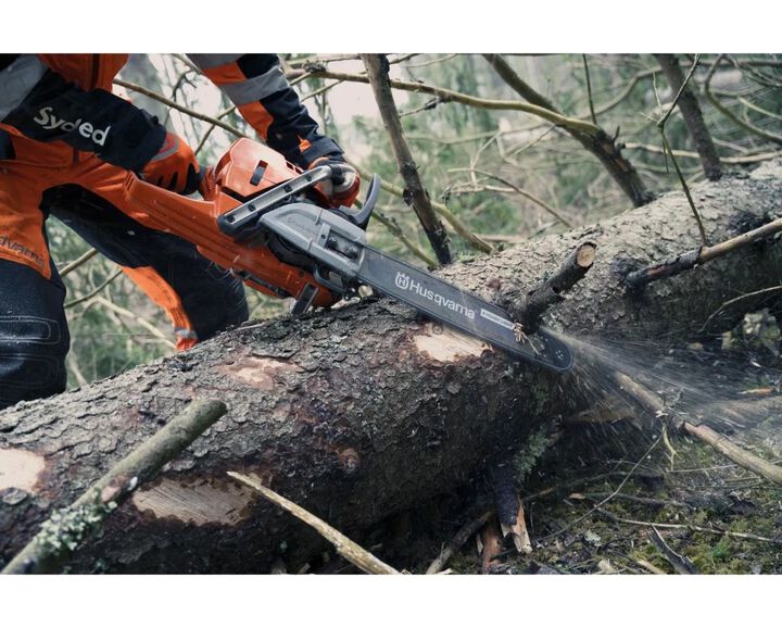Husqvarna 572 XP 24 Inch and C83 Chain 5.8HP Gas-Powered Lightweight Chainsaw, large image number 4