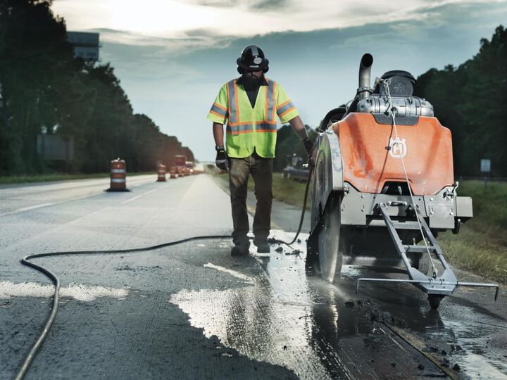 Husqvarna Construction FS 7000 D 74 HP 42 Inch Deutz 3 Speed Electric Floor Saw Body Only, large image number 4