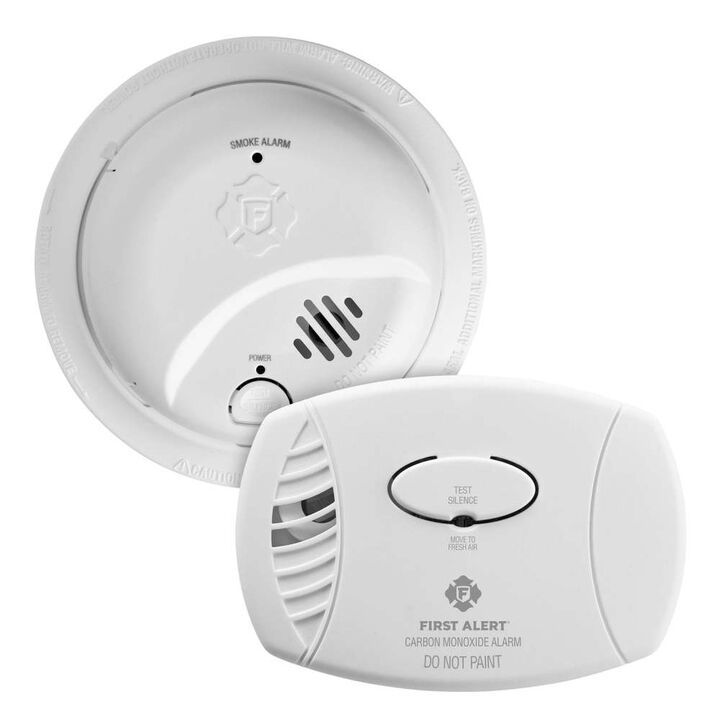 First Alert SMI100 Battery Operated Smoke Alarm & CO400 CO Alarm Value Pack