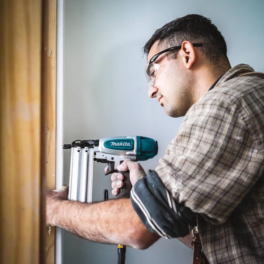 Makita 1 Gallon Compact Air Compressor & 18 Gauge Brad Nailer Combo Kit, large image number 10