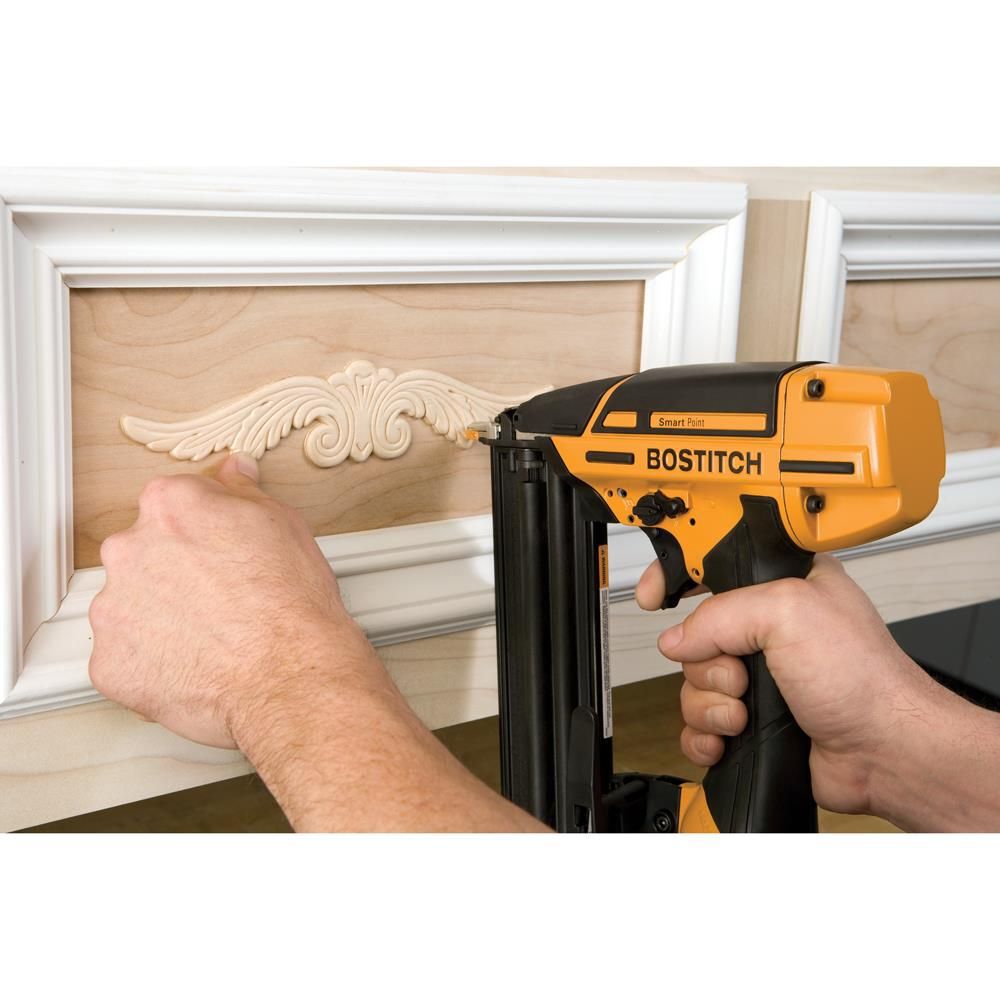Bostitch 2.125-in x 18-Gauge Clip Head Brad Pneumatic Nail Gun Kit, large image number 4