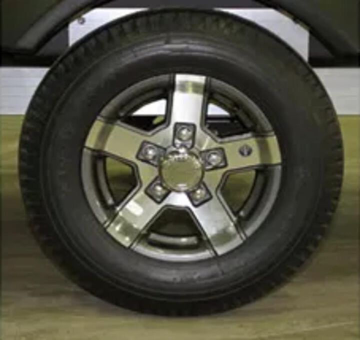 Cargomax 8-57 Replacement Mag Wheel with Lugs and Cap