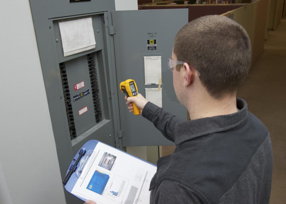 Fluke Digital Temperature Meter, large image number 3
