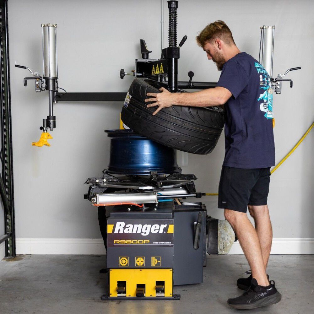 Ranger R980DP 208-240VAC Swing Arm Tire Changer with Dual-Tower Assist, large image number 3