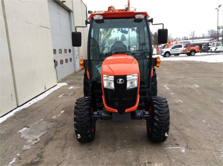 Kubota 40HP Deluxe Utility Tractor - 4WD - Cab with Heat and A/C, large image number 4